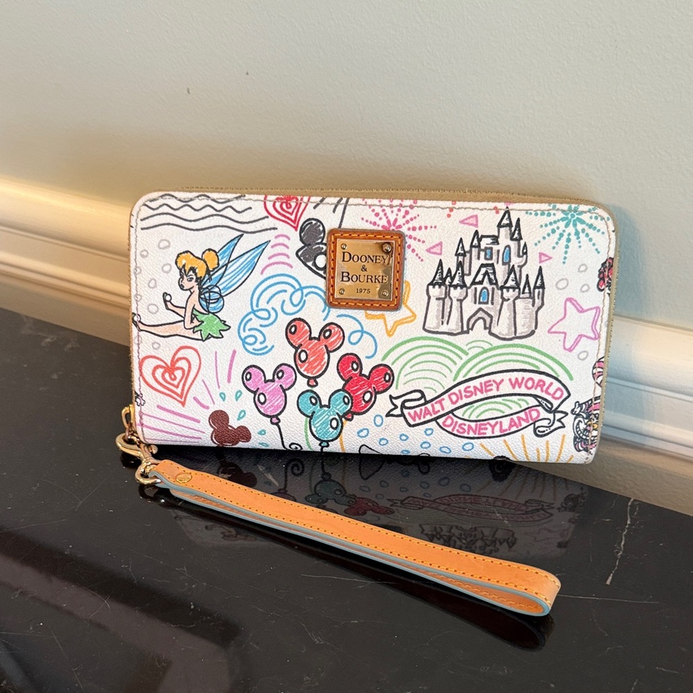 Dooney & Bourke Disney 'Sketch" White Wristlet